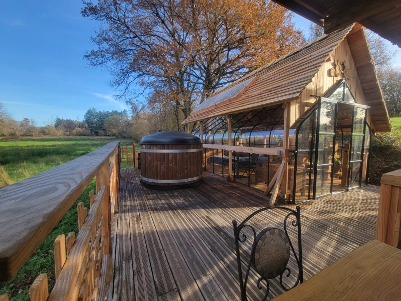 Domaine AbracadaRoom : La terre du milieu - Image 1