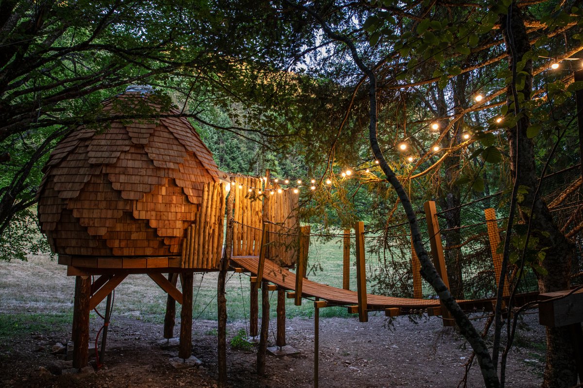 La Pomme de Pin Perchée, cabane romantique pour 2 à Autrans (23)