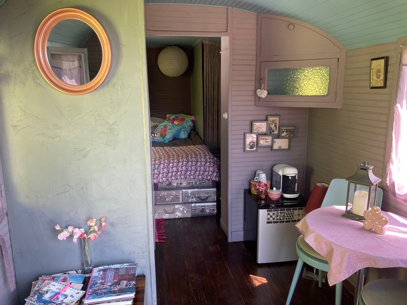 Hébergement AbracadaRoom : Une Roulotte à la Campagne - Image 6