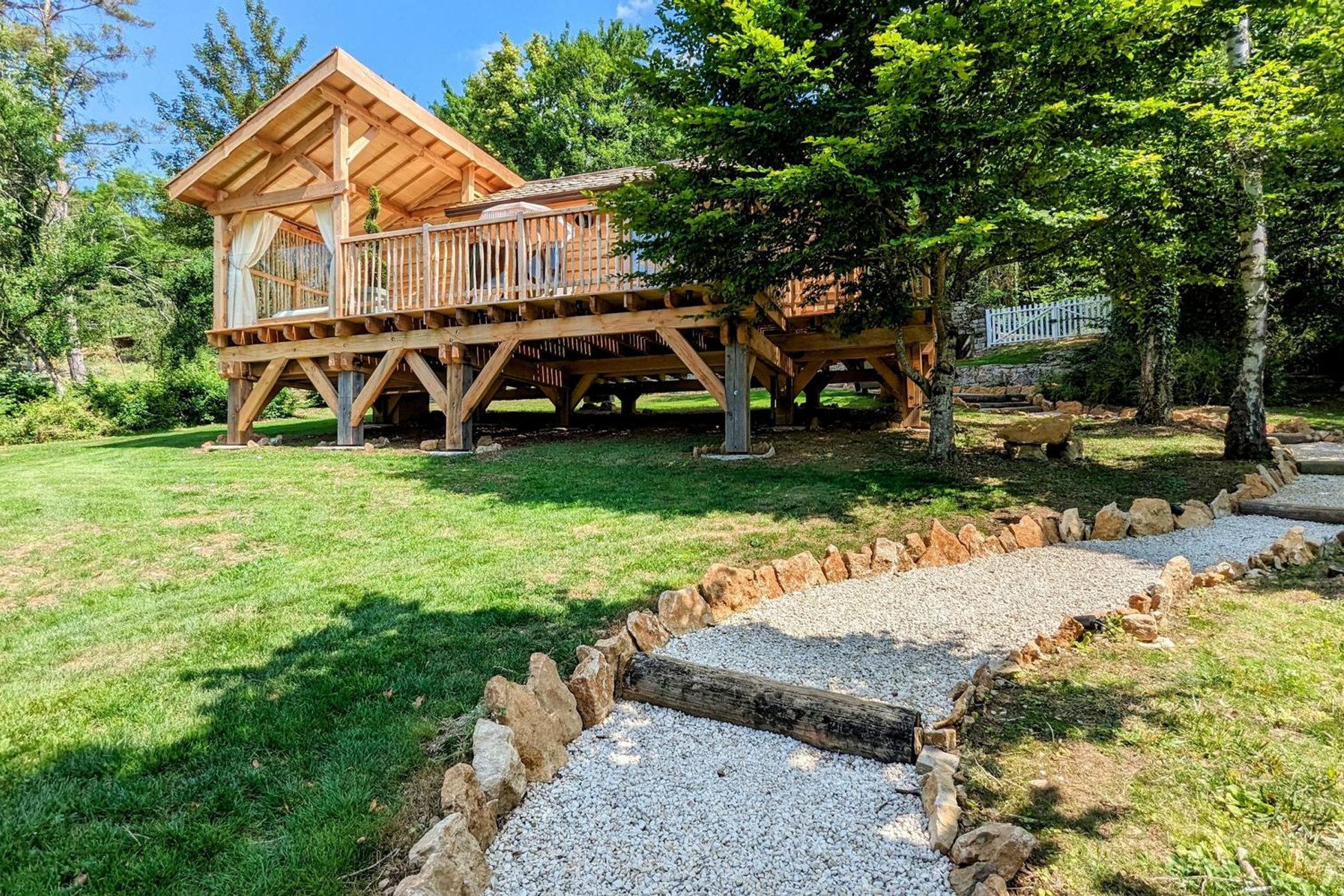 Hébergement UnicStay : La cabane du Domaine des Ecus d'Or à La Bussière Sur Ouche