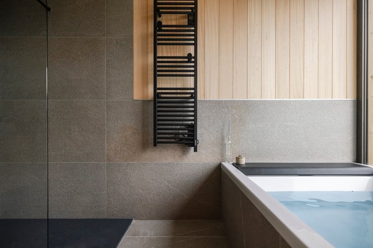 Hébergement AbracadaRoom : Unik Lodges Annecy - le Zénith - Nuit insolite avec vue sommets, baignoire double et sauna privé - Image 12