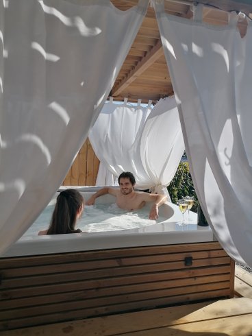 Hébergement AbracadaRoom : La Roulotte Kala et son spa jacuzzi - Image 17