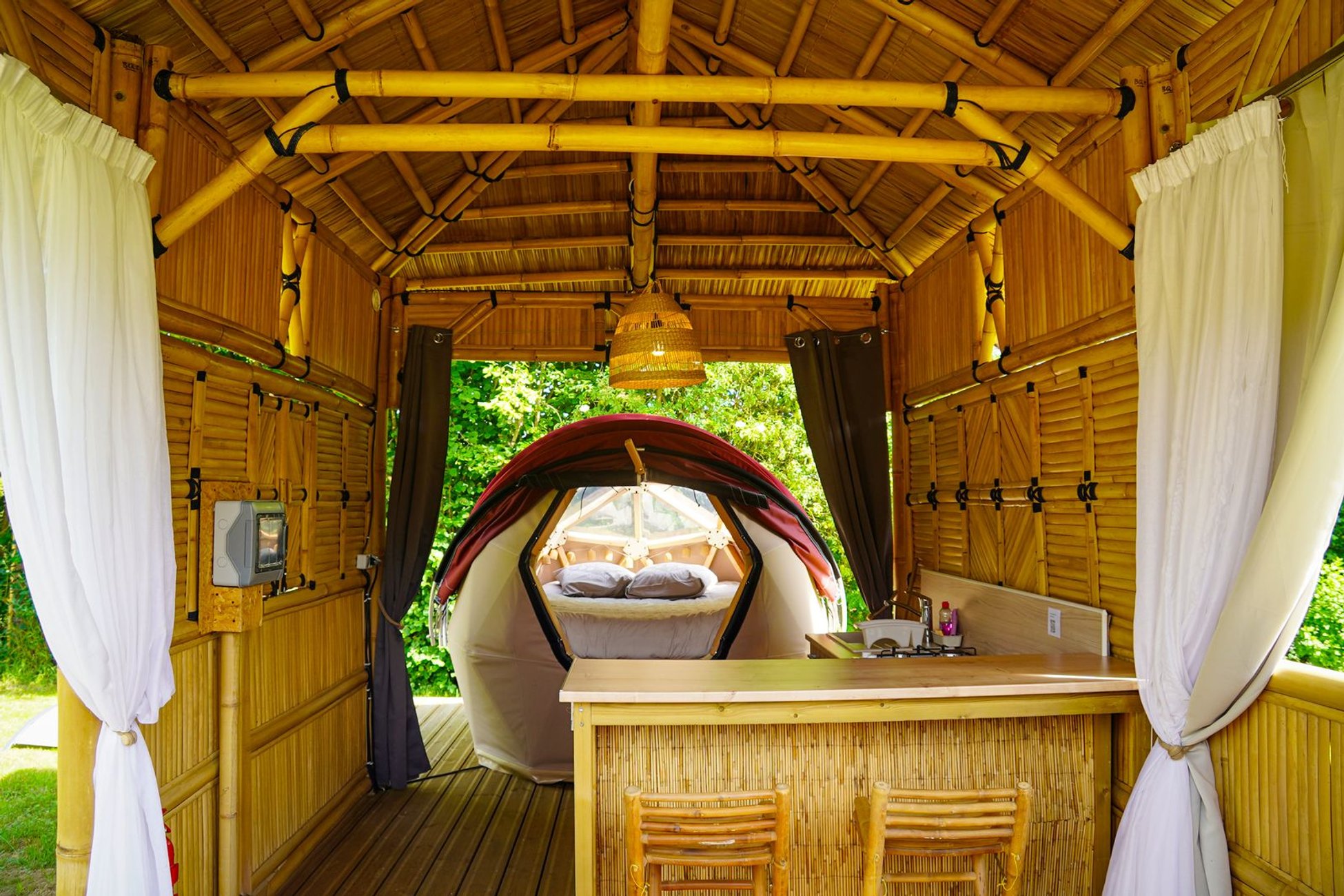 Hébergement UnicStay : Le dodôme sous son gazebo à Fontenoy
