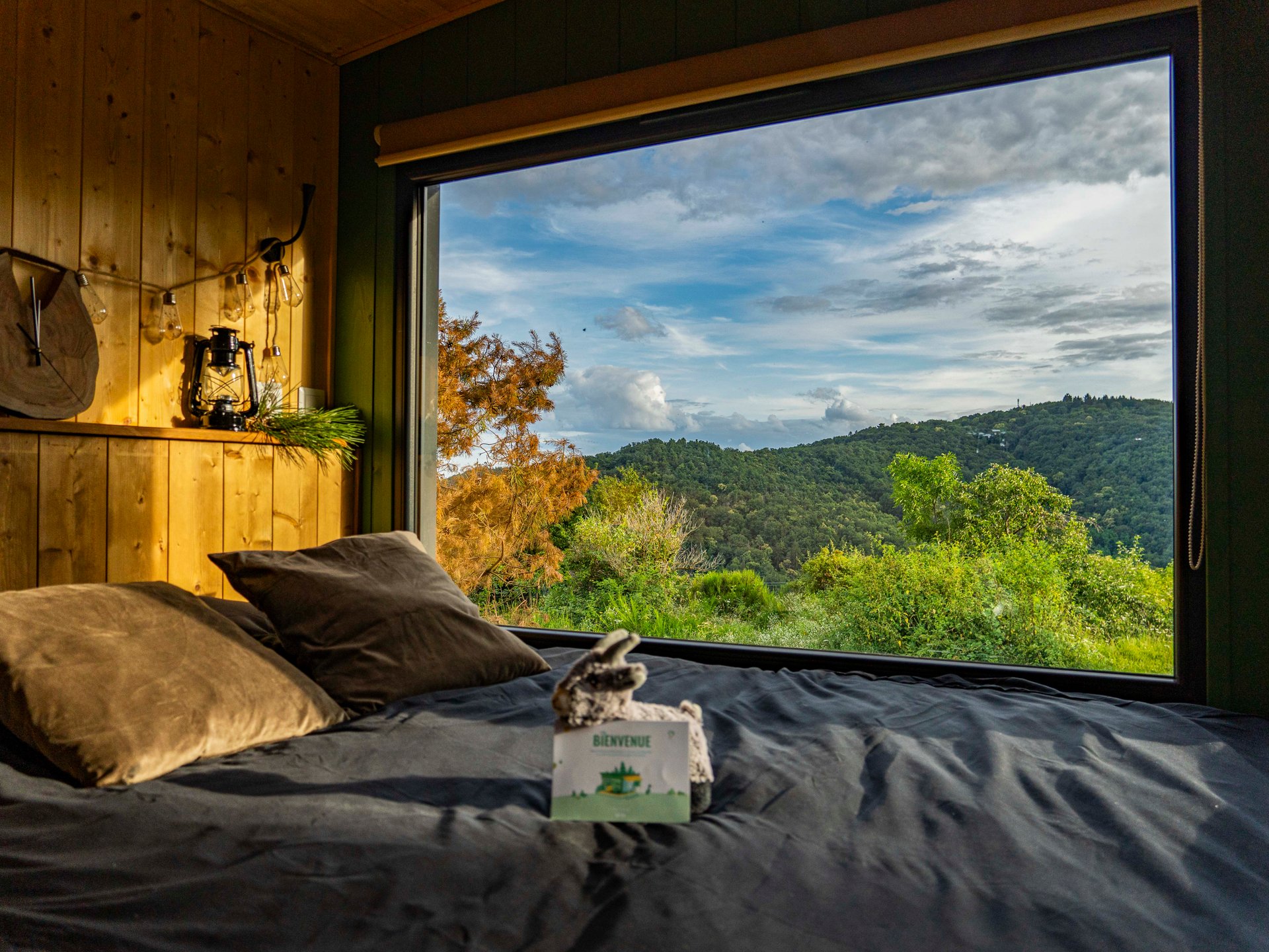 ※ Homnest ※ Panorama des Puys à Cheval ※ Refuge 1