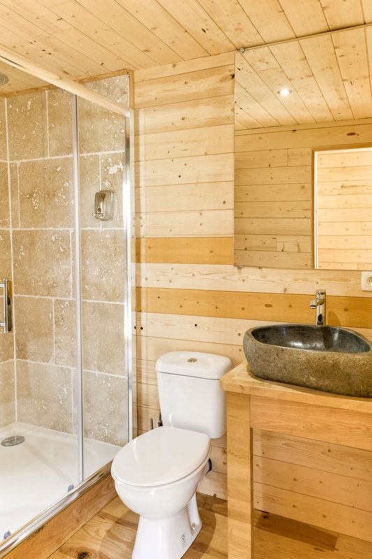 Cabane Spa Bora Bora à Sorgues (7)