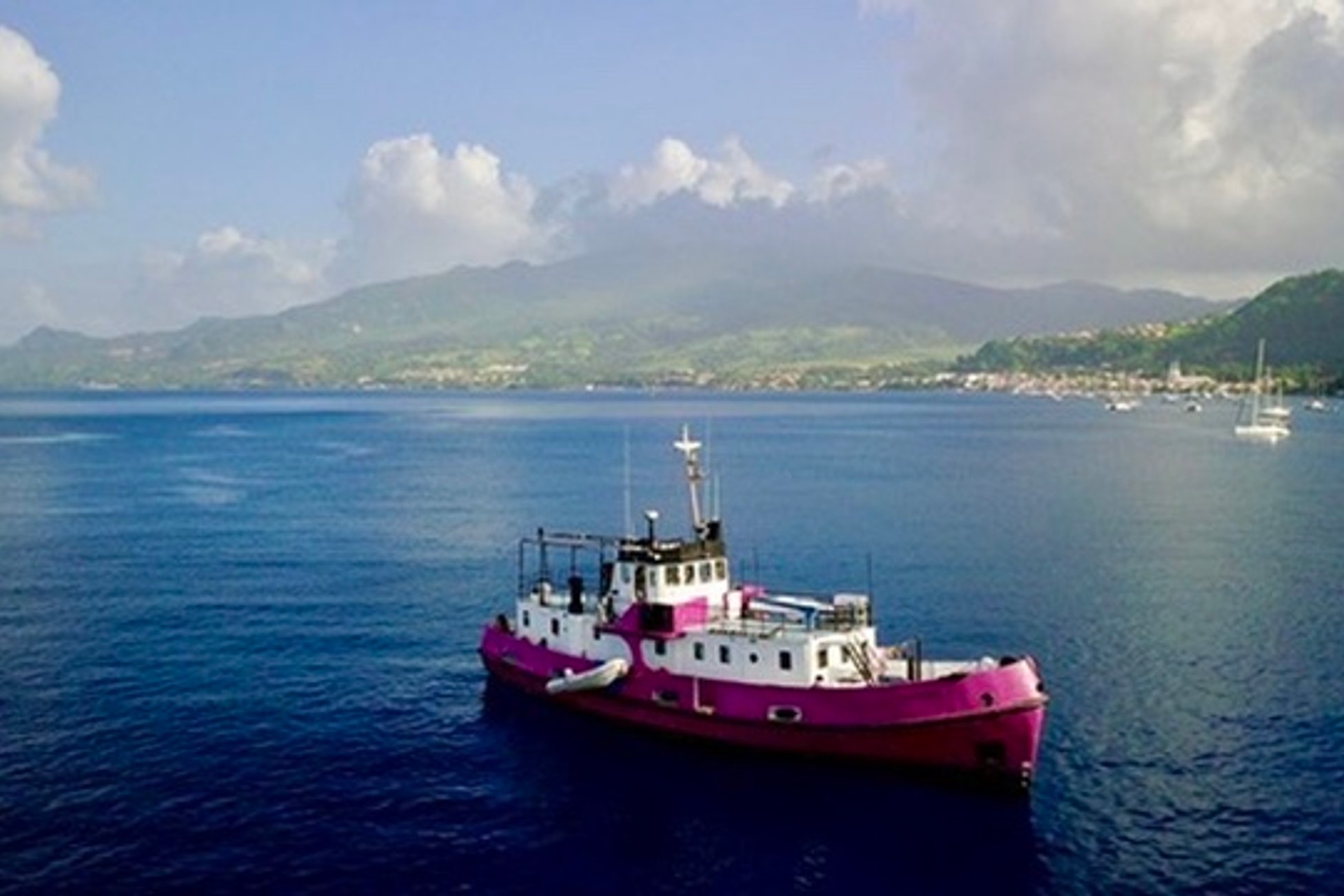 Hébergement UnicStay : Séjour insolite en Bateau Independence- MARTINIQUE à Marigot