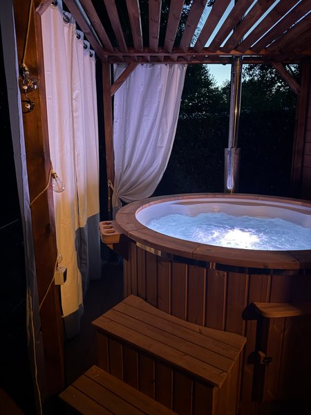 Hébergement AbracadaRoom : La roulotte dorée & bain nordique privatif - Image 22