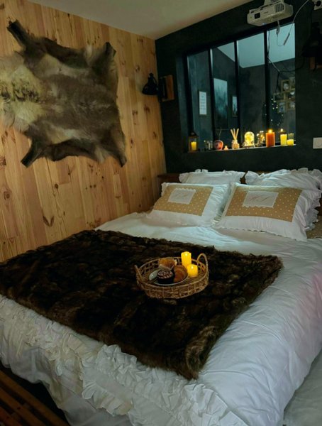 Hébergement AbracadaRoom : Chalet Romantique Spa & Ciné Privé / 10 min centre - Image 25