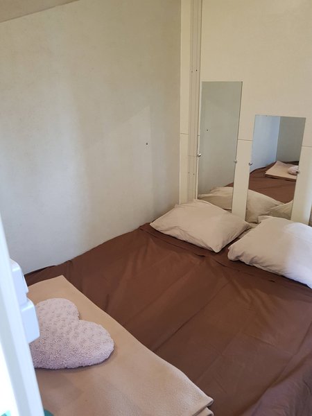 Hébergement AbracadaRoom : Le Cottage Flottant Insolite - Image 9