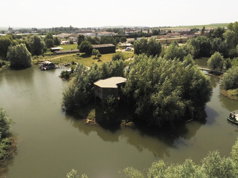 Hébergement AbracadaRoom : Lodge pilotis Vaudésir & Spa - Image 18
