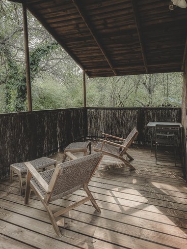 Hébergement AbracadaRoom : Cabane Selva - Lodge sur pilotis au cœur de la nature, calme & bien-être, réservé aux adultes • linge & ménage inclus • climatisation réversible • cuisine équipée - Image 8