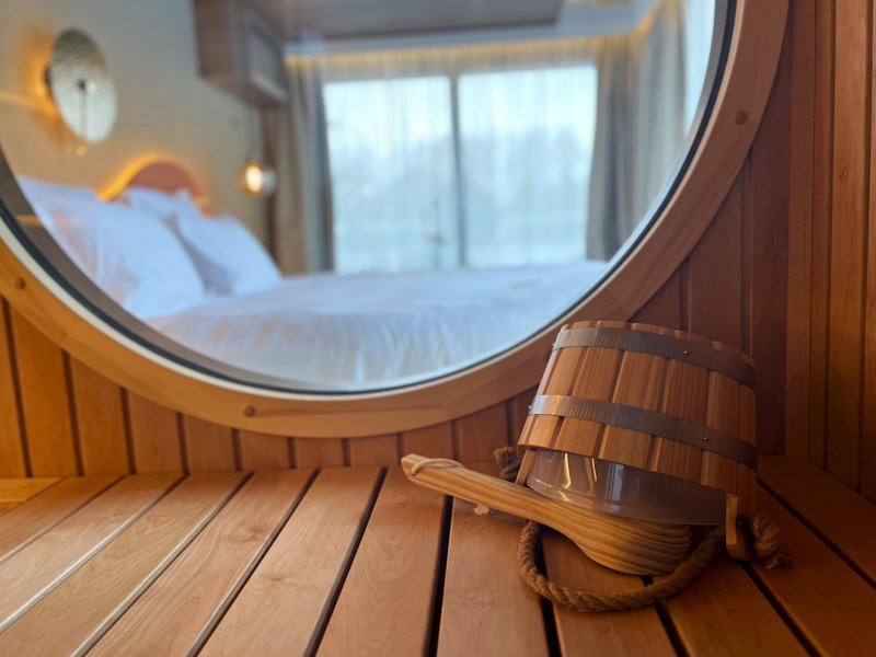Hébergement AbracadaRoom : Suite flottante Panoramique Lit rond Balnéo Sauna - Image 7