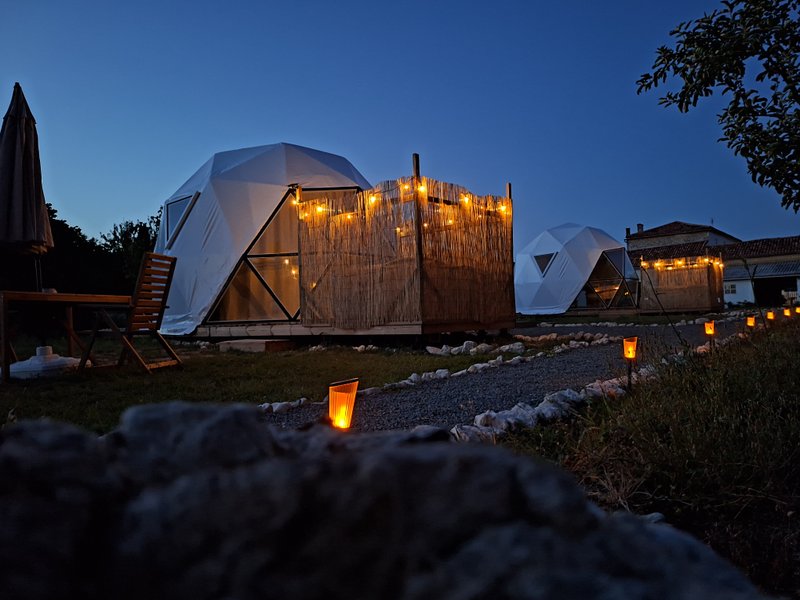 Hébergement AbracadaRoom : Dôme romantique avec petit-déjeuner et jacuzzi - Image 37