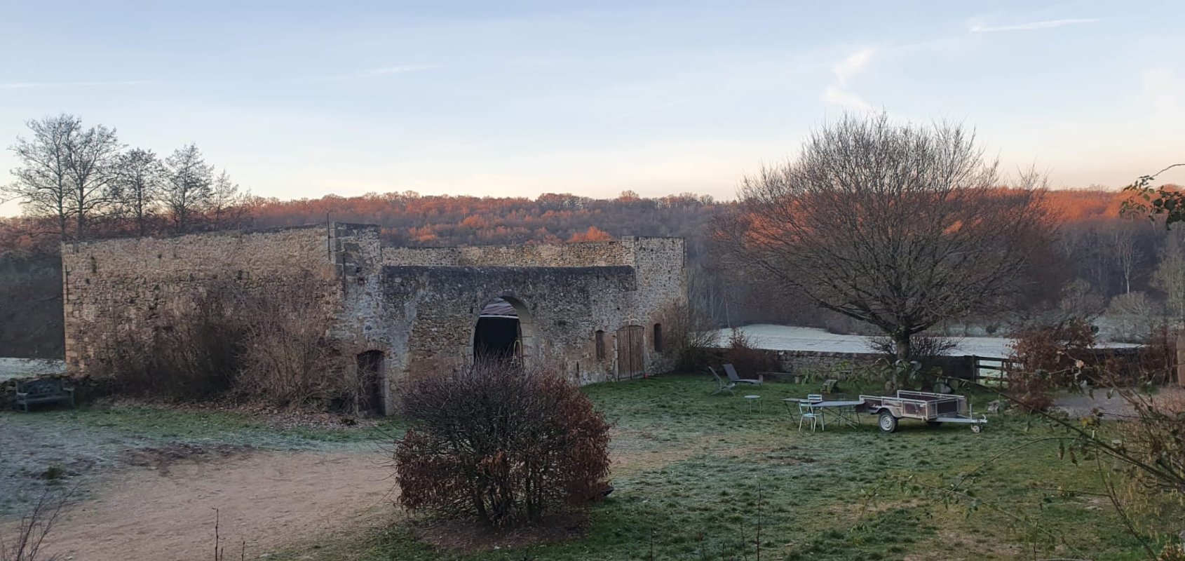 Tiny House Morvan, en pleine nature à  2h de Paris à Bussières (19)