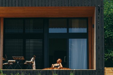 Freya : Ecolodge de luxe avec bain nordique pour 2-4 personnes à Saint-Mards-En-Othe (1)