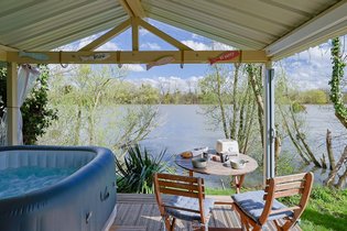 Chalet cosy en bord de seine