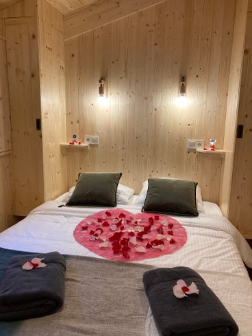 Hébergement AbracadaRoom : Cabane sur pilotis La Dame du Château- spa privé - Image 12