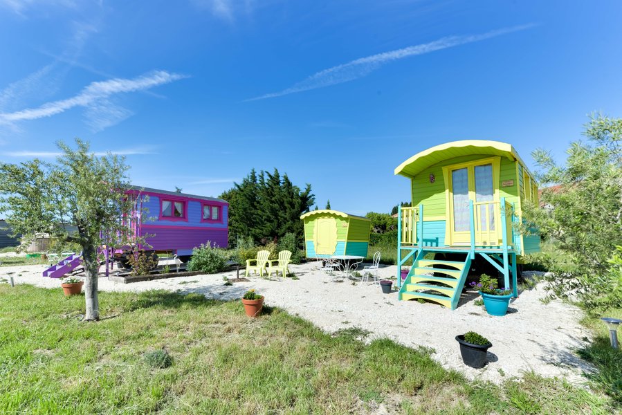 vue-d-ensemble-roulottes-yguaris