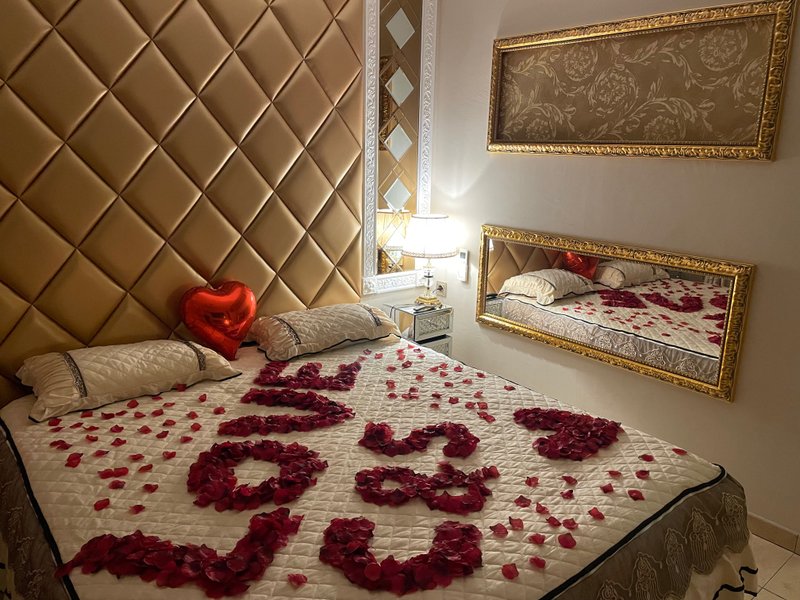 Domaine AbracadaRoom : Love Room Spa Le Petit Versailles - Image 10