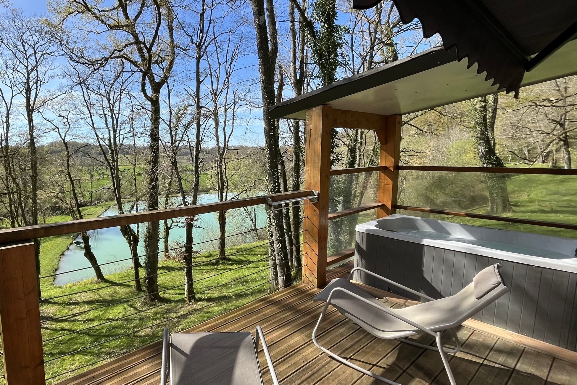 Hébergement UnicStay : Les Cabanes du Lac - Cabane du Frêne & SPA à Sévignacq