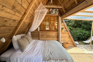 Tipi en bois avec petit-déjeuner et accès piscine