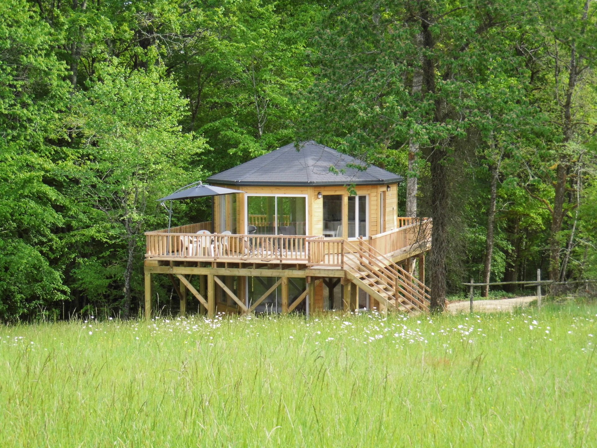 Cabane perchée à 3 m