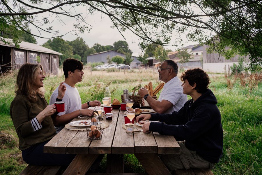 Domaine AbracadaRoom : Un Lit au Pré - L’étable des Mauges en Anjou - Image 15