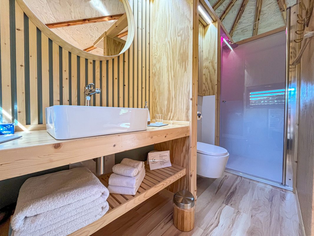 Cabane Épicéa & Spa à Rothonay (10)
