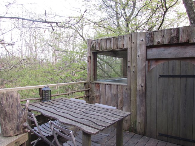 Hébergement AbracadaRoom : Cabane Charrette – Dormir perché à 9m, praticable en fauteuil - Image 1