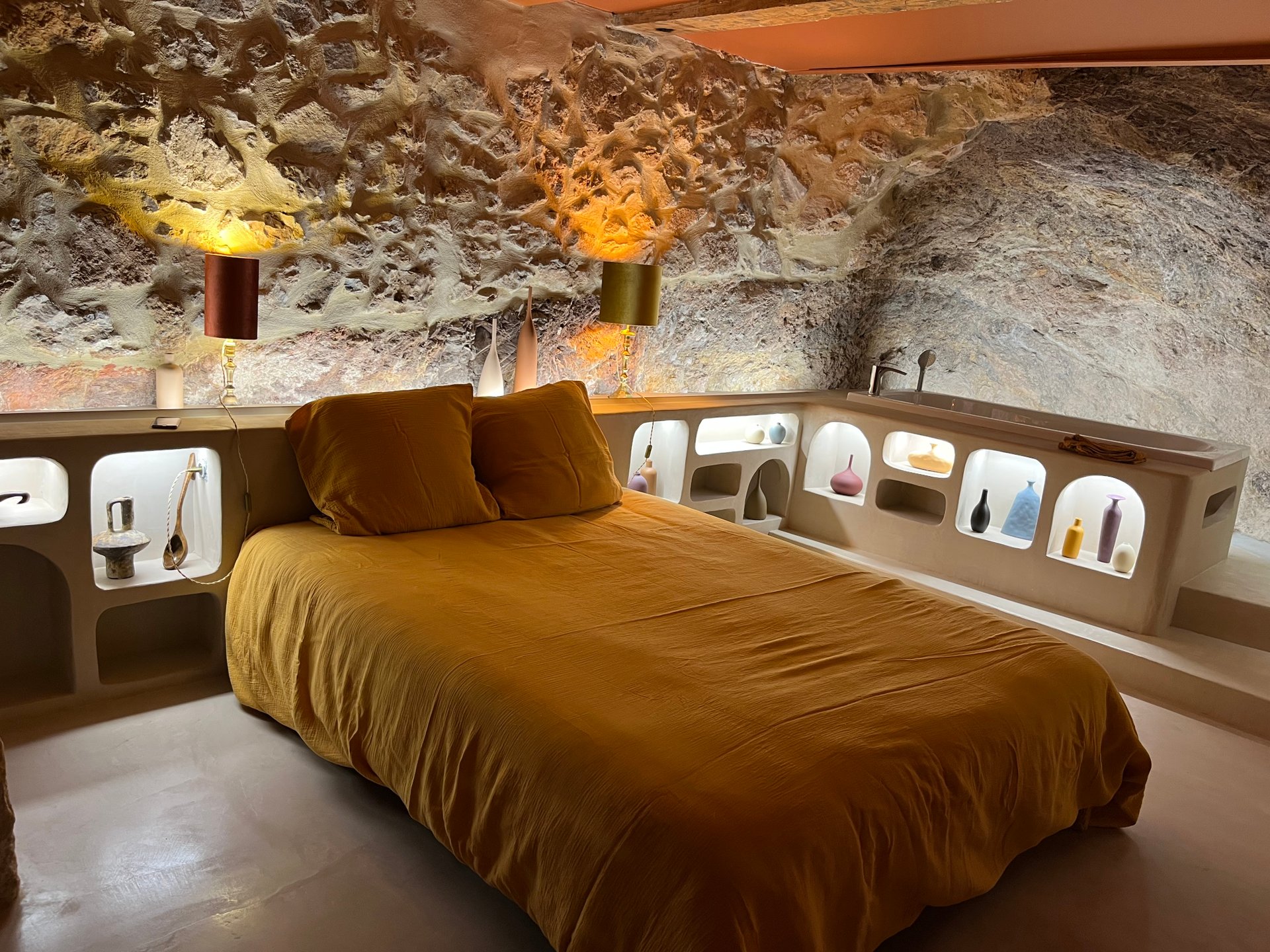 Escapade troglodyte à FITOU avec terrasse panoramique et parking privé