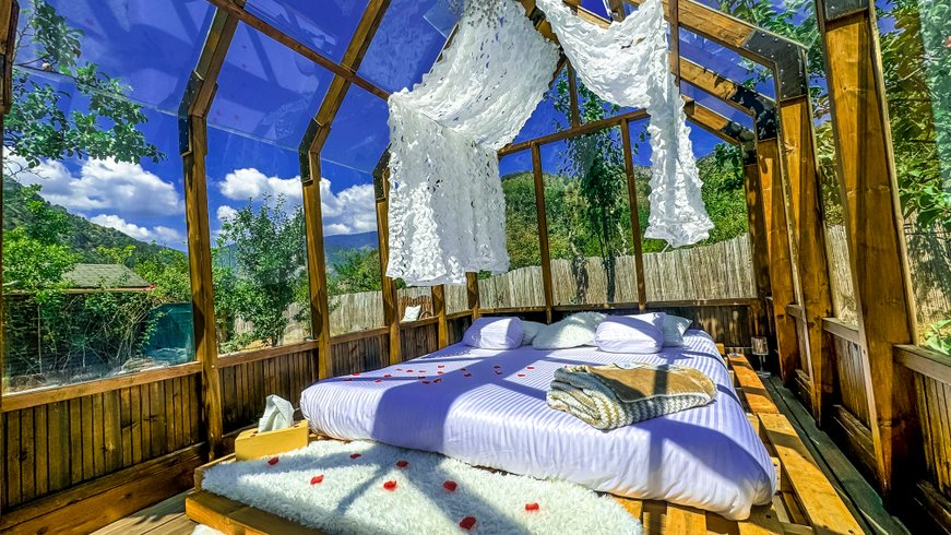 Hébergement AbracadaRoom : Chalet en verre sous une pluie d’étoiles - Image 3