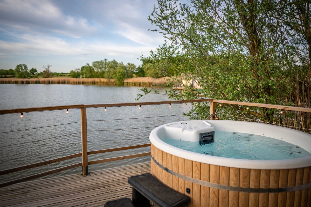 Cabane Spa  Design 6 pers à Bâgé-Dommartin (26)