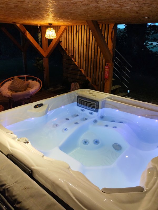 Au Cœur de la Cabane &  Spa à La Chapelle-Bayvel (6)
