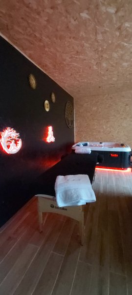 Hébergement AbracadaRoom : "F"anny - Wigwam, piscine & spa - Image 22