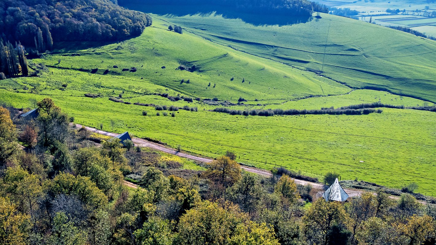 Becos : ecolodge de luxe en pleine nature avec vue et bain nordique à Massingy-Lès-Vitteaux (19)