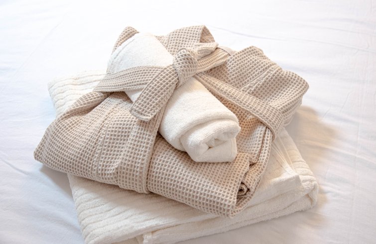 Hébergement AbracadaRoom : Les 3 Clefs de GaYa - Spa de nage, Sauna, lit hydromassant & enveloppement corporel - 4pers. - Image 35