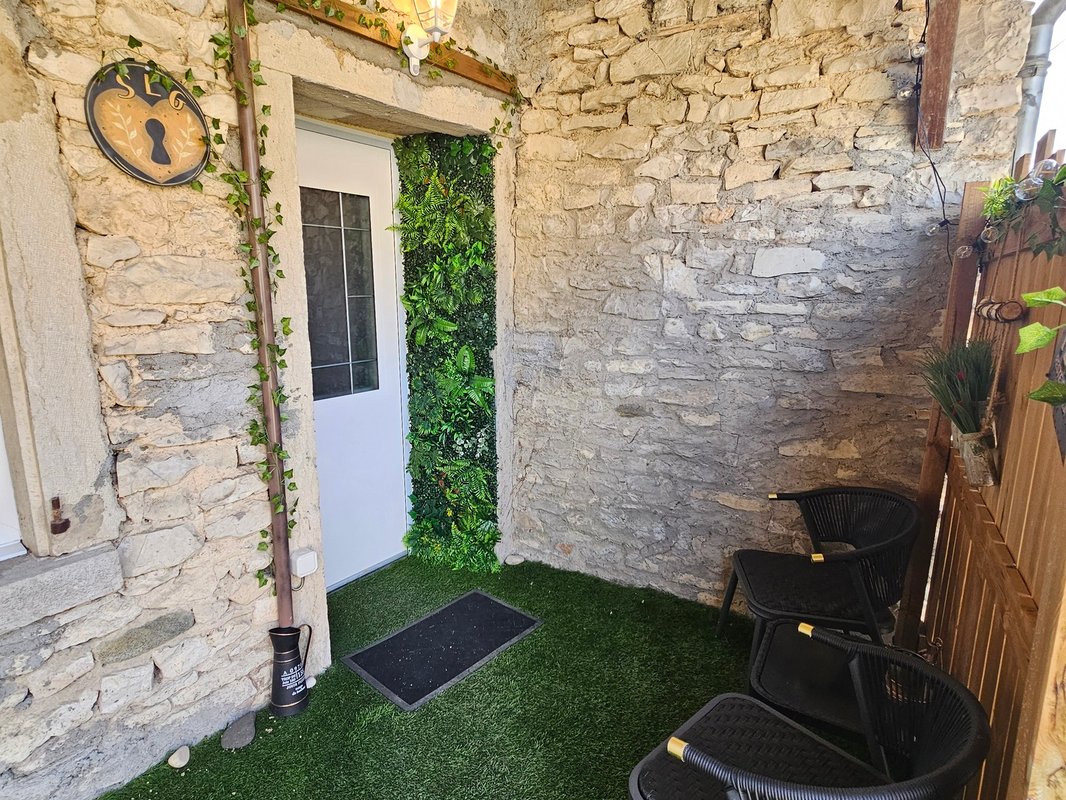 Secret love garden loveroom n'spa à Soleymieu (34)