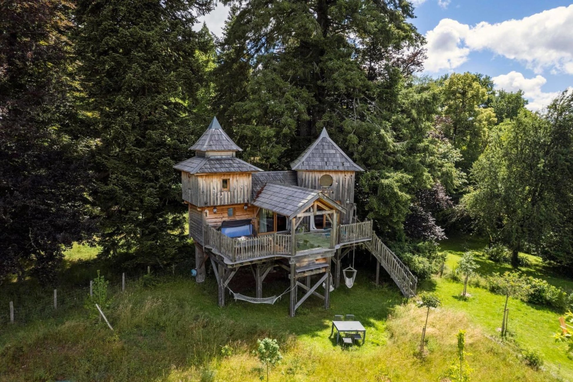 Hébergement UnicStay : Castél de l'Arbre à Château de Memanat à Chavanat