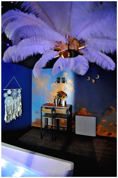 Hébergement AbracadaRoom : La suite 7ième ciel ÉTOILÉ, SPA XXL, 5 min du centre - Image 14