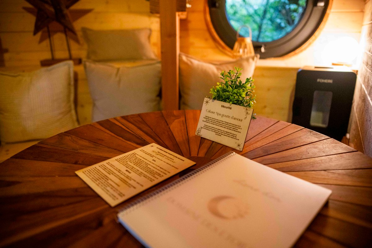 Cabane SPA Goutte d'amour à Gillonnay (24)