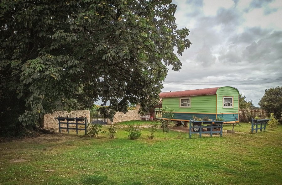 Hébergement AbracadaRoom : Roulotte climatisée avec piscine naturelle - Image 3