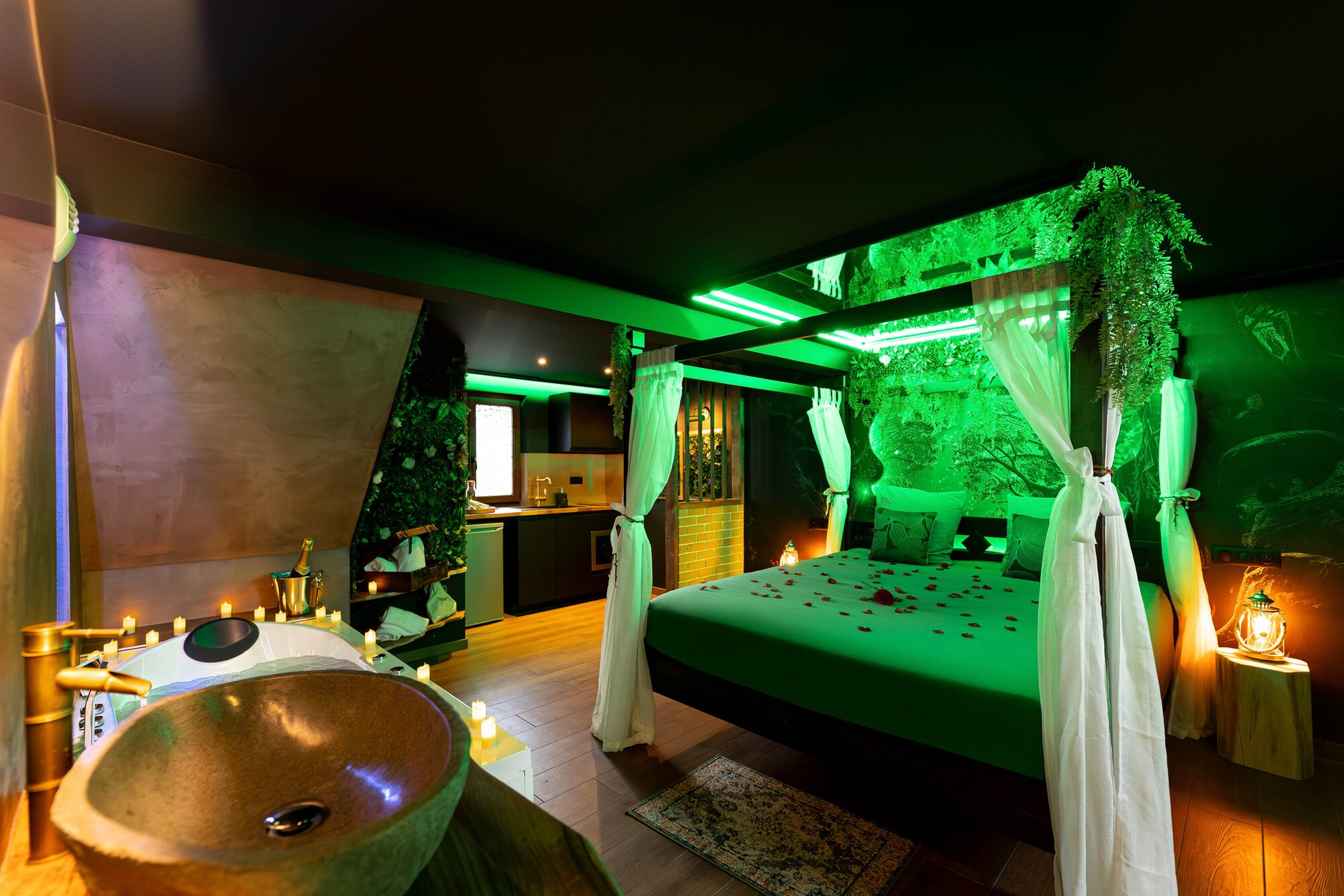 Hébergement UnicStay : La Forêt Enchantée - Love Room à thème - Jacuzzi à Schirrhein