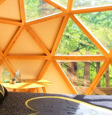 Hébergement AbracadaRoom : Dôme perché sur pilotis & spa proche rivière - Image 3