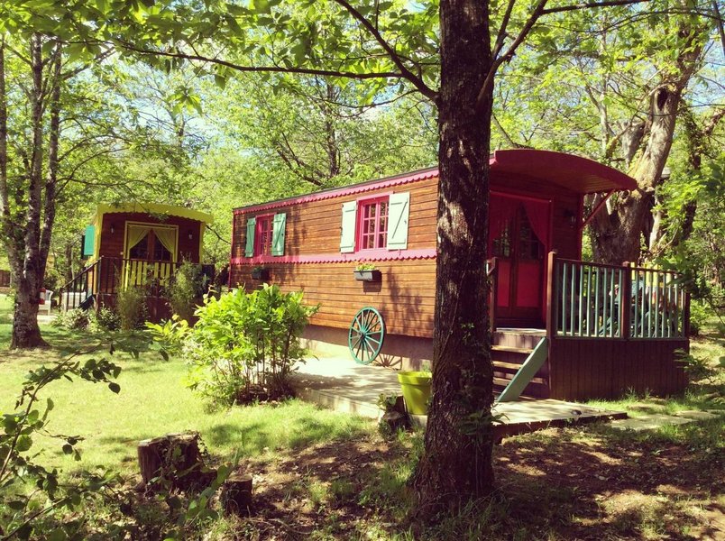 Hébergement AbracadaRoom : Roulotte coté piscine - Image 1