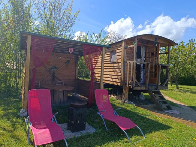 Hébergement AbracadaRoom : Roulotte romantique - Image 1