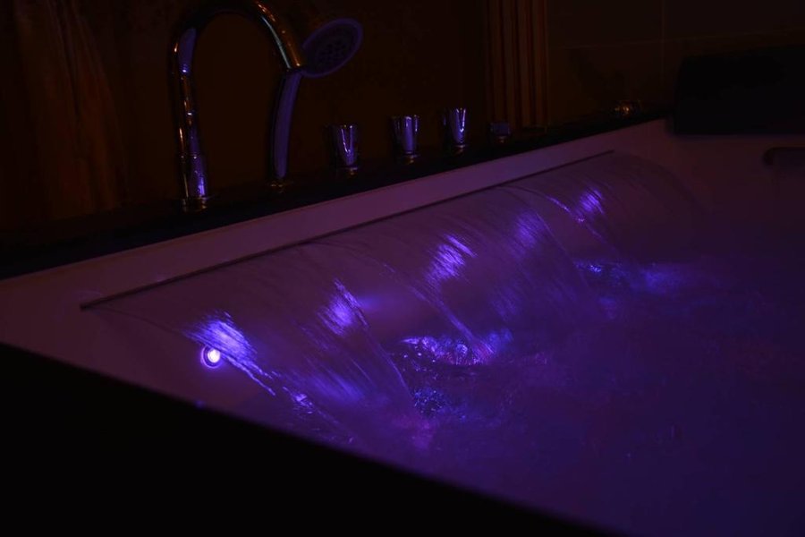 Hébergement AbracadaRoom : Love Room Spa - Le Petit Versailles - Image 19