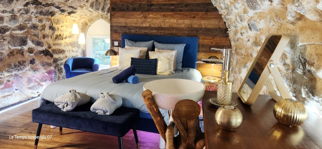 Hébergement AbracadaRoom : Love room dans une cave voutée avec baignoire balnéo - Image 3