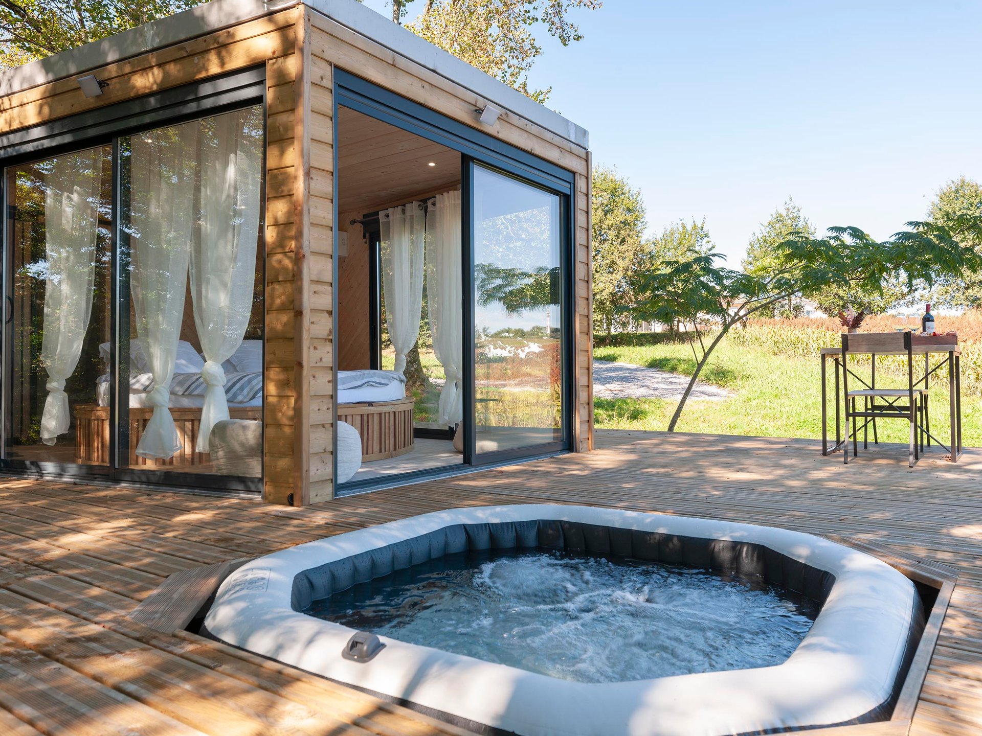 L’hexagone sous les tilleuls & Spa privatif