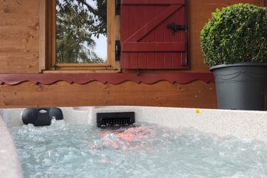 La Roulotte & spa à Saint-Jean-D'elle (3)