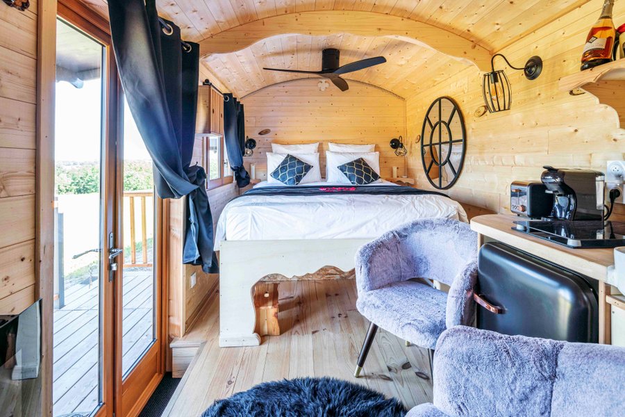 Hébergement AbracadaRoom : Roulotte Spa Kamadéva - Image 2